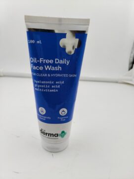 The Derma Co Oil-Free Daily Face Wash With Hyaluronic Acid, Glycolic Acid & Multivitamins for Clear & Hydrated Skin