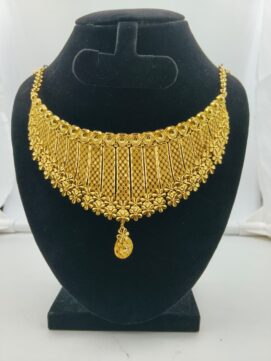 Floral Bloom Gold-Plated Choker Necklace with Intricate Mesh Detailing