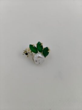 Royal Swan Artisan Brooch – Emerald & Diamond-Tone Jeweled Peacock Pin