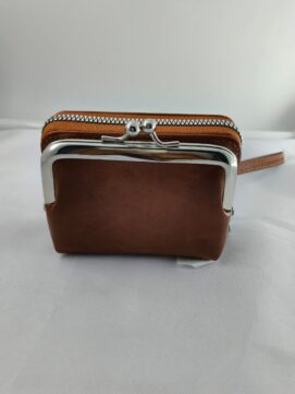 Classic Tan Vegan Leather Kiss-Lock Wallet – Vintage-Inspired Wristlet Clutch