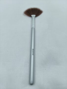 Delofil Fan Makeup Brush