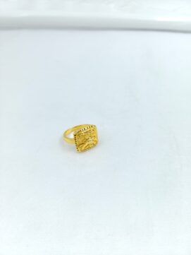 CNA RING21 B15 Gold-Tone Square Floral Embossed Signet Ring