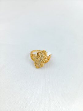 CNA RING 03 Gold-Tone Filigree Stone Panel Ring