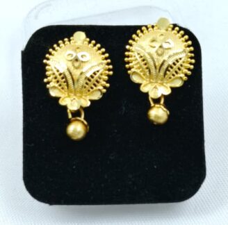R ER 34 Gold-Tone Filigree Leaf Drop Stud Earrings