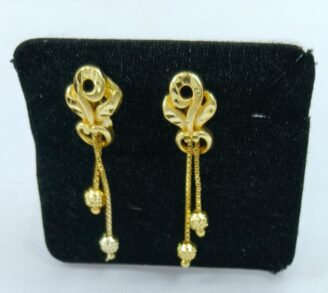 R ER 53 Gold-Tone Leaf Motif Chain Drop Earrings