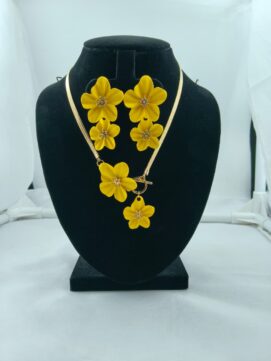 Romantic Bloom Resin Floral Jewelry Set – Elegant Rose & Botanical Pendant Necklace & Matching Earrings Collection