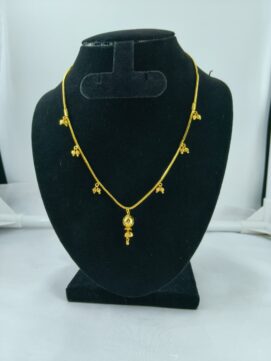 R NECKLACE 440N - Gold Tone Simple Chain Necklace with Pendant & Hanging Charms